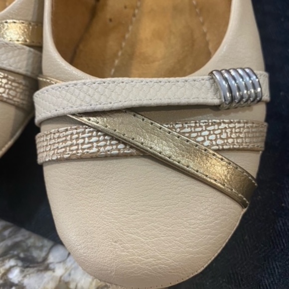 Tan Flats Size 6.5 - Picture 4 of 12